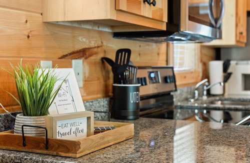 Simpsonville Cabin | NEW Downtown Simpsonville Cozy Cabin