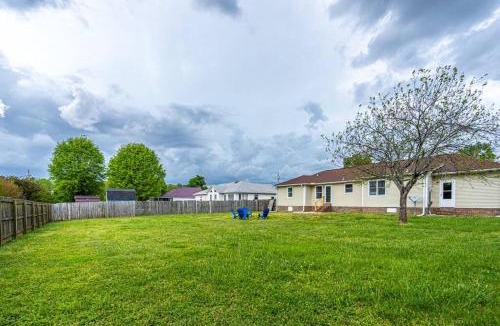Athens House | NEW Fully stocked luxury home close to I65 and I72