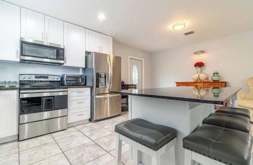 Homestead Cottage | New Listing! Charming 2/2 cottage in wonderful Homestead with AC, WiFi