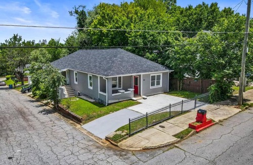Pittsburgh House | New Listing Large Home Near Mercedes Benz Stadium Sleeps 12 Coffee BBQ AC Parking
