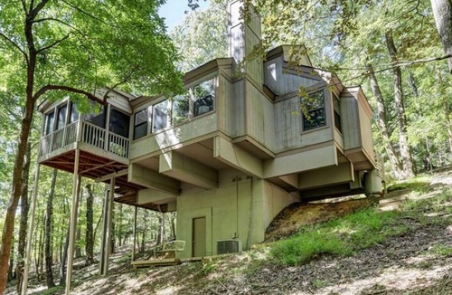 Big Canoe Villa | New Listing - Laughing Fox Den in Big Canoe