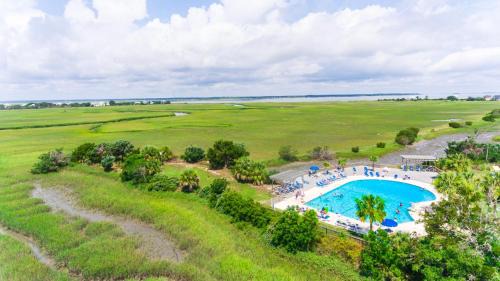 Oceanmarsh Subdivision House | New Listing! Sleeps 10 on Harbor Island - Golf Cart Available for Rent
