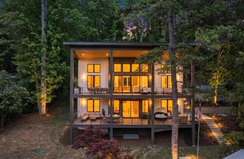 Dawsonville House | New Modern Lakefront Home on Lake Lanier with dock