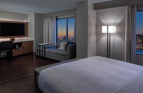 Arts/Warehouse District Hotel | New Orleans Marriott Warehouse Arts District