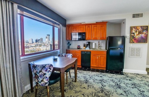 Faubourg Livaudais Resort | New Orleans | Urban Retreat | Pool + Hot Tub