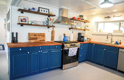 Apalachicola House | New River Waterfront Dock & Kayak Launch