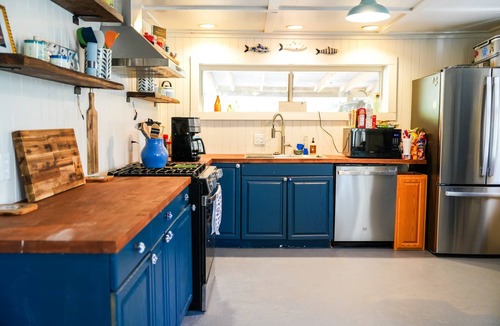 Apalachicola House | New River Waterfront Dock & Kayak Launch