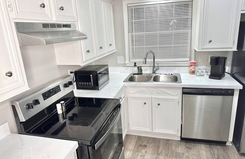 Tougaloo House | New! Spacious 3 bedroom & Great for midterm stays