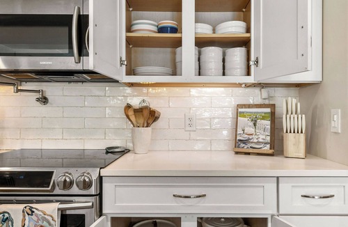 North Palm Beach House | (NEW) Tiki Palm House | Poolside Chef’s Kitchen