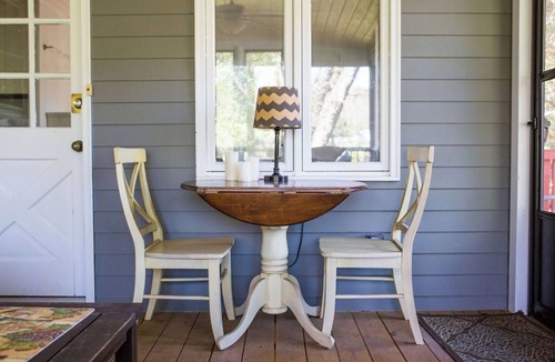 Gainesville House | New! Walk to Square ~ Hideaway in the Middle of Town ~ Summer Savings ~Sleeps 4