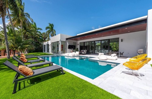 Fort Lauderdale House | NEW Waterfront Villa w/Pool/Jacuzzi/Billard