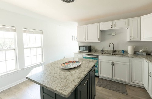 Waveland House | NEW - Waveland's Beach Bliss - 3 minutes from the beach and DT Bay St. Louis