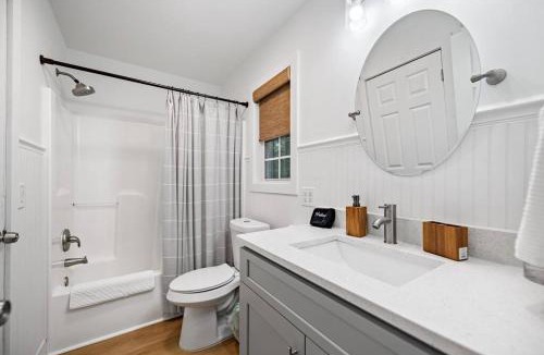 Ellijay House | NEW White Pine Hideaway Fire pit Hot Tub Games