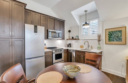 Hitch Village - Fred Wessels Homes Apartment | Newly Built High-end Carriage House Steps to Riverfront by Lucky Savannah
