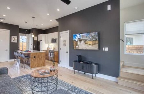 Chestnut House | Newly Constructed 2 BDRM I Work Remotely mins to DT