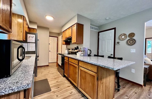 Otterbien Home Villa | Newly Remodeled Charming home Liberty Twp.