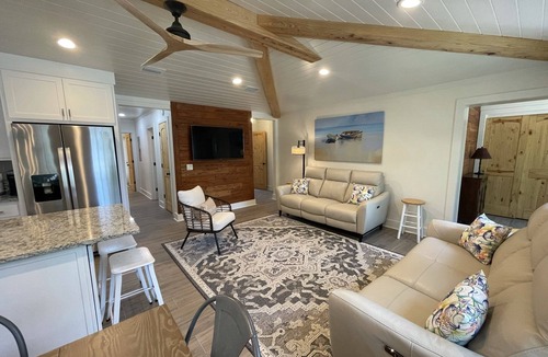 East Beach House | Newly remodeled East Beach 4 Bedroom Bungalow