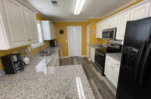 Southwind House | Newly remodeled Spacious 6 BR home in East Memphis