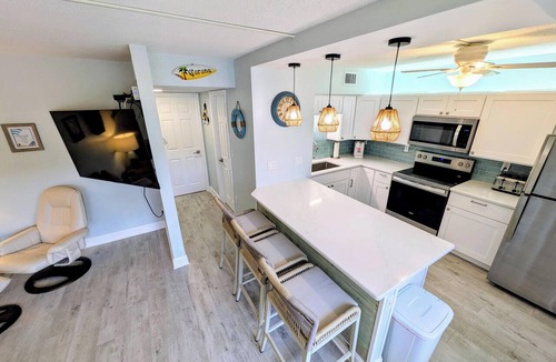 Siesta Key Condo | Newly Renovated! 2 Bed Family Friendly Condo w/Beach Access & Prime Location!