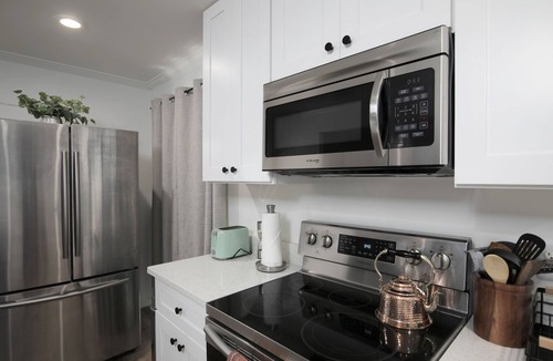 Smyrna House | Newly Renovated Cozy Rustic Home l 10 min from Truist Park
