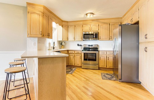 Campobello House | Newly Renovated Lake Bowen Home w/Game Room!