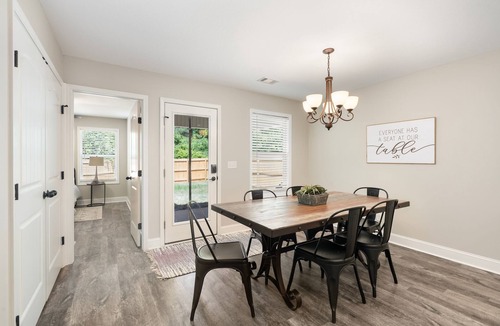 Perry House | Newly renovated townhome 11 min from GA National Fair Grounds!