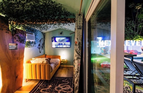 Northwest Orlando House | Next Level Orlando: Space Surf Springs Pool+Games