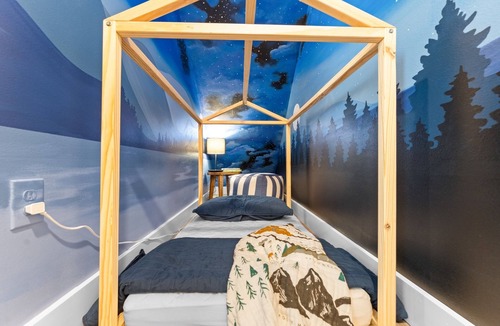 Indian Point Cabin | Next to SDC! Modern Lodge w/Indoor Pool