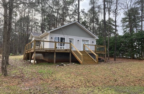 Milledgeville Cottage | Nice cottage located on Lake Sinclair. Lots of room with great views