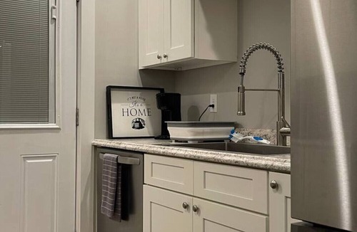 Kingston House | NO CHORE Checkout pets OK mins to I-40 comfy KING