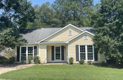 Athens House | 🌟No Stairs, 86” TVs, King Beds & Massage Near UGA🌟