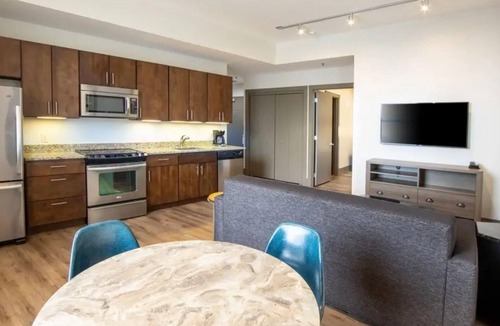 Central Business District Resort | NOLA Escape: Spacious 1BR Deluxe Villa with Full Kitchen