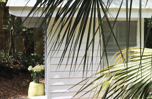 Tybee Island Cottage | North End, 3 Br Luxury Cottage, Pet Friendly, Private Road, 5 min walk to Beach