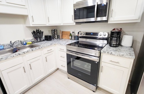 Shelby Park Apartment | Oak & Indigo Studio: By Downtown Louisville, Germantown, 4th Street, & More