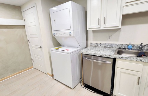 Shelby Park Apartment | Oak & Indigo Studio: By Downtown Louisville, Germantown, 4th Street, & More