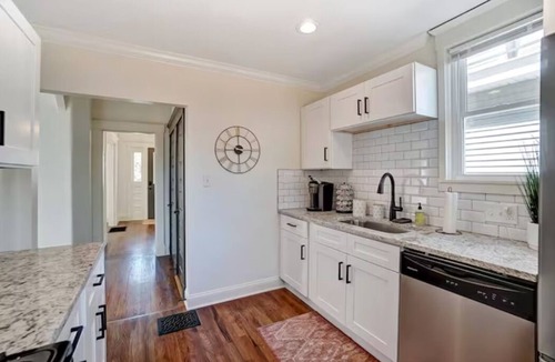 Oakley House | Oakley Square 3BR Completely Remodeled - Walkable