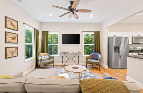 Dahlonega House | Oakmoss Cottage -Hot tub -Office -Local Wineries -Dog friendly -Dahlonega