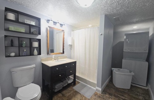 Decatur Apartment | Oakwood Oasis-Studio w Laundry & Kitchen