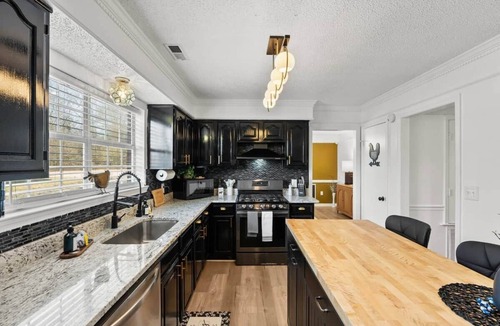 Madison House | Oasis 5BR Farmhouse Retreat