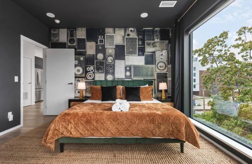 North Capitol Apartment | Oasis on the River with Garage Walk to Downtown