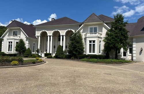 Frankfort House | Oasis Pool Retreat 8 Bedrooms New Management