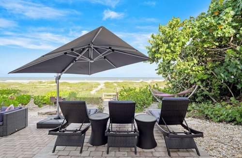 Cocoa Beach House | ⭐️⭐️Ocean front Luxury Hacienda with pool, pet friendly 5⭐️🏖️