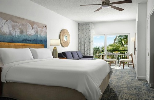 Palm Beach Shores Resort | Ocean Side Palm Beach Stay at Marriott Ocean Pointe with Pools & Beach Access