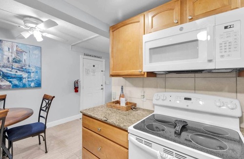 Florida Keys Apartment | Ocean View 2 bedroom Condo Pool Key Colony Beach