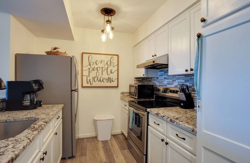 Oceanmarsh Subdivision Apartment | Ocean-view Island Condo w/Pool: Pets Welcome!