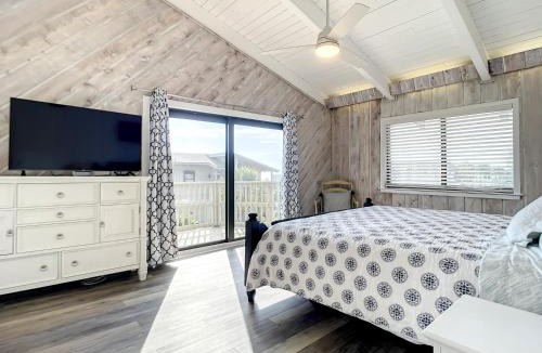 Sea Dunes House | Ocean view townhome overlooking pool - Car Free Beach - Sea Dune Green Turtle C-10