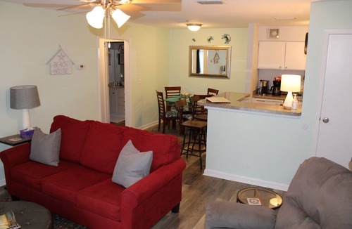 Demere Park Condo | Ocean Walk 1Bd/1Ba Condo Close to the Village Pier Area