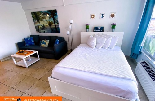 East Daytona Apartment | Oceanfront building with studio