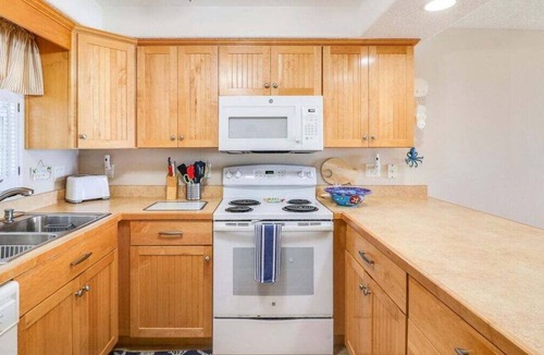 Sea Dunes Condo | Oceanfront Oasis: 2BR Condo w/Stunning Views