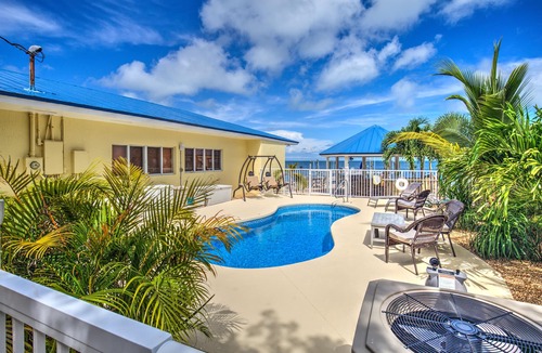 Marathon House | OCEANFRONT POOL HOUSE WITH 5 BEDROOM 3 BATH, SLEEPS 12 GUESTS.